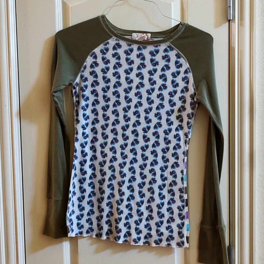 Juniors long sleeve shirt size M